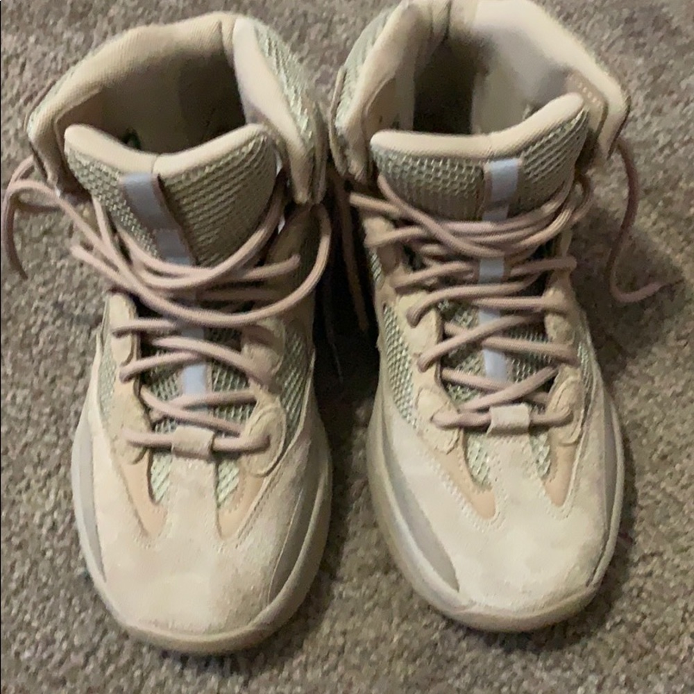 Dessert yezzy boots 8.5 in men’s